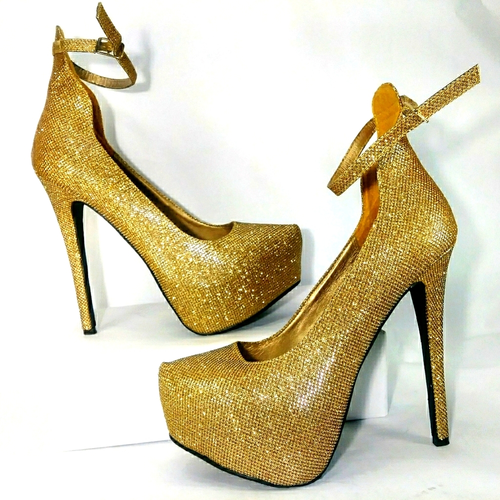 Ankle strap Almond-Toe Heel pump 😍